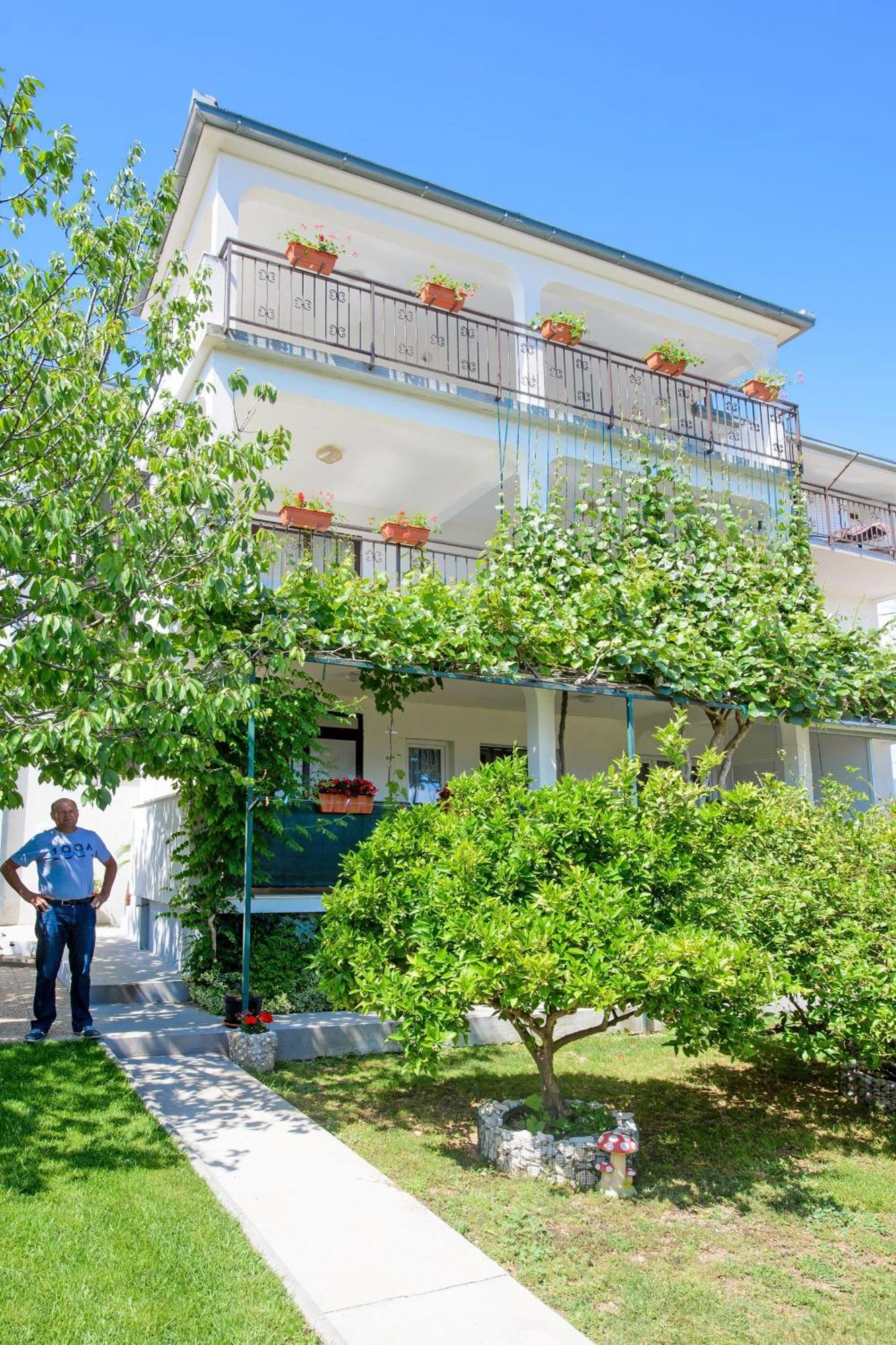 Apartments With A Parking Space Kastel Stafilic, Kastela - 21948 Exterior photo